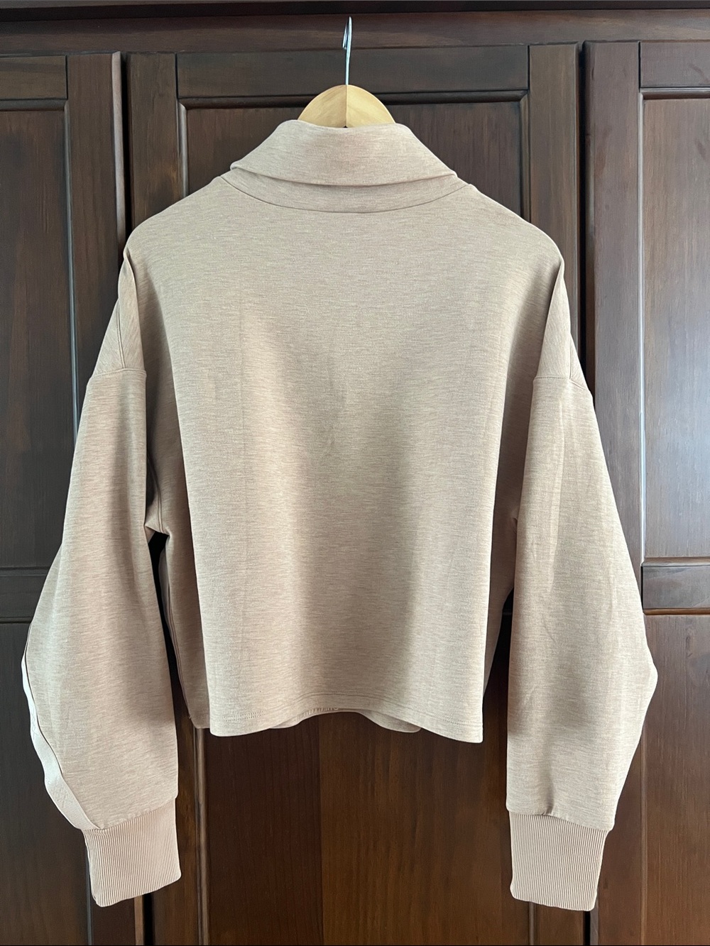 RHONE Heathered Taupe Athleisure Crop Turtleneck Sweatshirt Size M Logo Trim - Picture 2 of 6